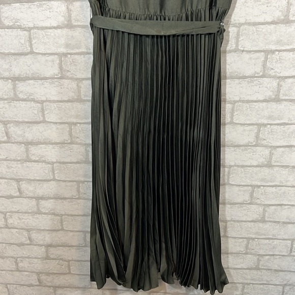 H&M Conscious Green Pleated Dress - Size Small - Picture 5 of 7